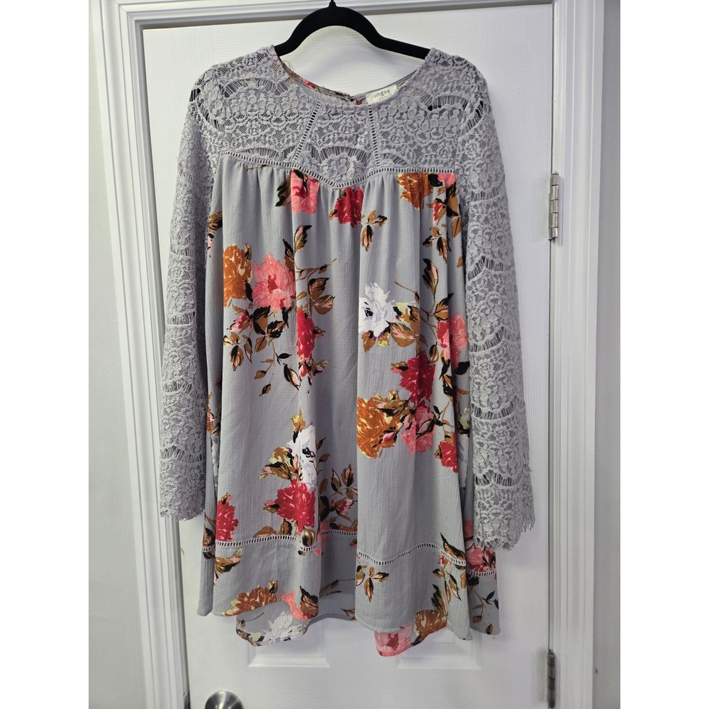 Umgee USA Grey Floral Lace Sleeve Boho Tunic Top Crochet Yoke Medium Peasant